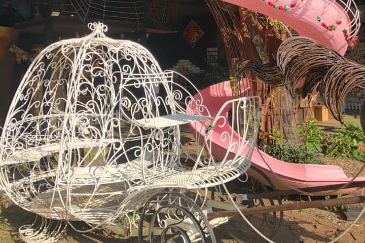 Inside Carton King Creative Park Taichung: Paper Art, Workshops & Sustainable Design photo 6