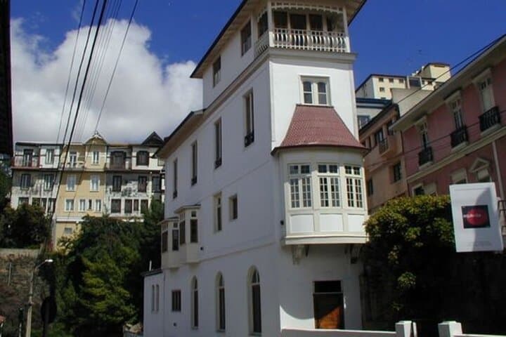 Valparaíso Highlights Walking Tour — 2-Hour Guided Hills, Murals & Bay Views photo 4