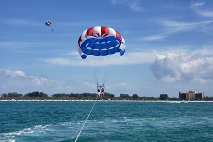 Parasailing Clearwater Beach: Soar Above Gulf Waters in a 75-Minute Flight photo 3