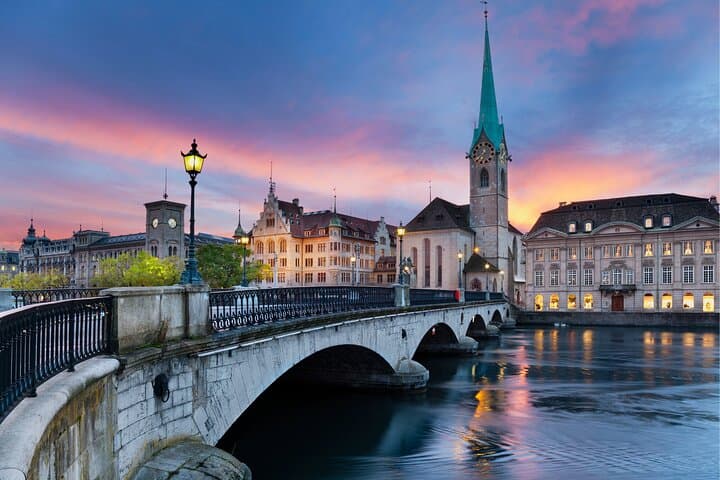 Zurich Scavenger Hunt: Self-Guided Highlights Walking Tour