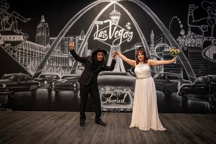 Las Vegas Chapel Elopement: Limousine Pickup, Creative Backdrops & Personalized Ceremony