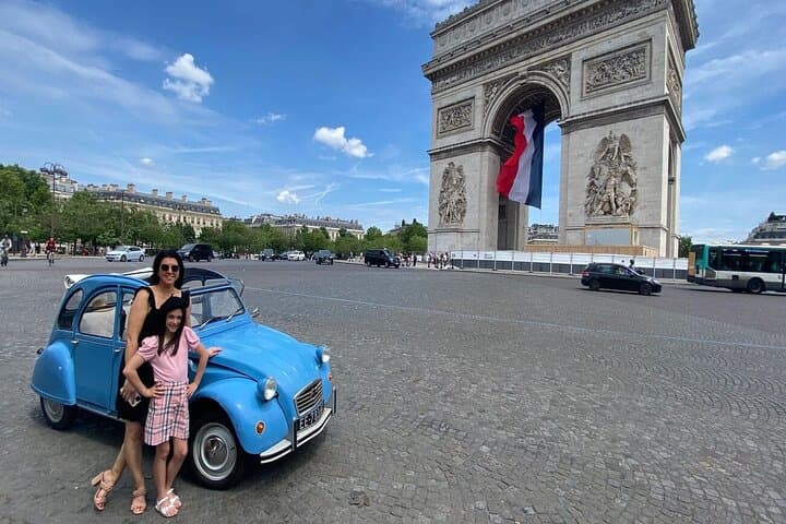 Paris Classic Car Tour: Citroën Traction & 2CV Sightseeing Experience photo 4