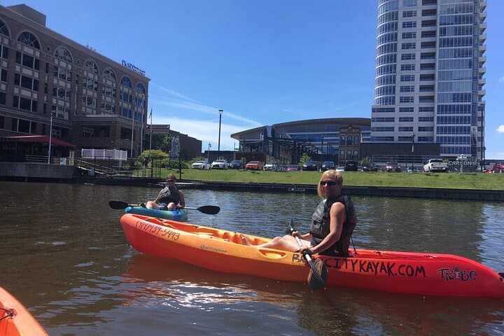 Milwaukee Cheese Curd Kayak Tour: Paddle, Taste & Explore the Riverwalk photo 2