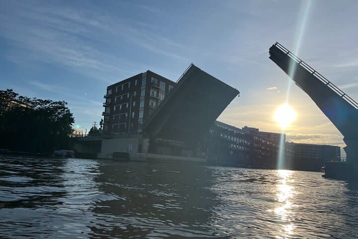 Milwaukee River Skyline Kayak Tour: Paddle the Third Ward to Downtown photo 2