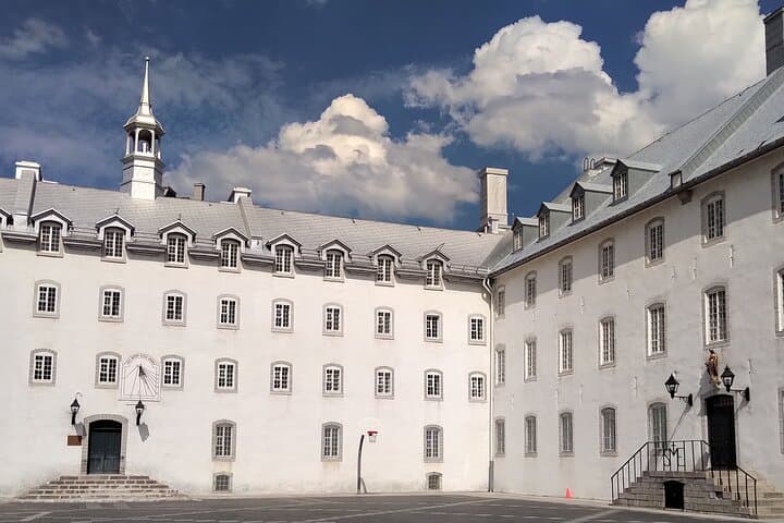 Old Quebec Private Walking Tour — History, Climate & Urban Nature photo 6