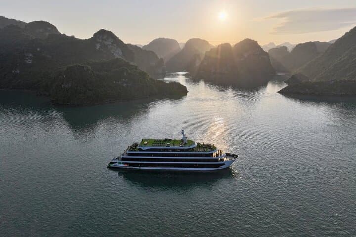 Lan Ha Bay 2-Day Cruise: Overnight Junk, Kayaking & Cat Ba Island Escape