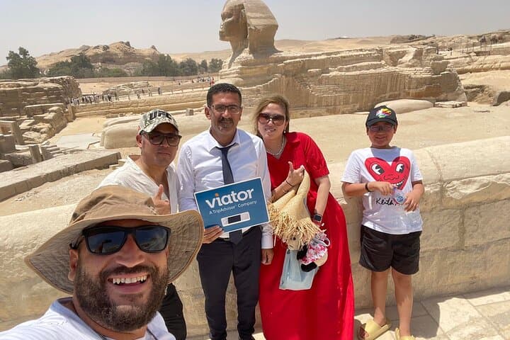 Giza Pyramids, Sphinx & Saqqara: Private Full-Day Tour Guide