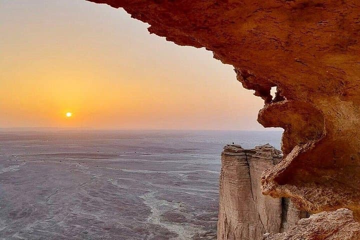 Edge of the World to Red Sand: 3-Day Riyadh Adventure Tour photo 3