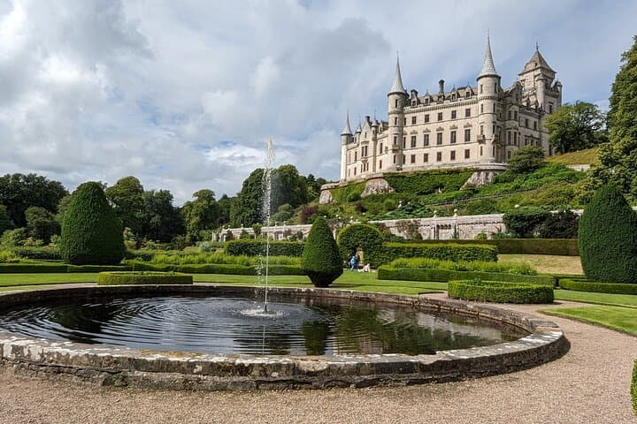 Private Dunrobin Castle Tour from Inverness — Falconry, Gardens & Whisky Tasting photo 2