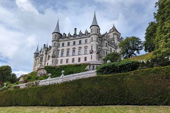Private Dunrobin Castle Tour from Inverness — Falconry, Gardens & Whisky Tasting photo 3