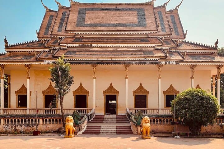 Siem Reap Day Tour: Floating Village, Wat Thmey & Apsara Dinner photo 6