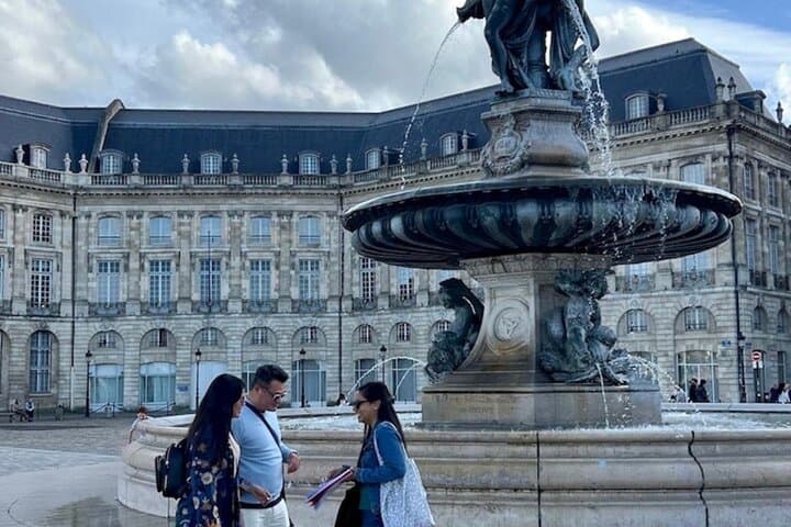 Private Guided Walking Tour of Bordeaux: Local History, Architecture & Wine photo 5