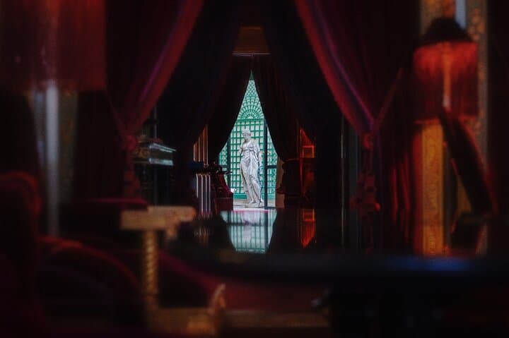 Talk Dirty in French: Erotic Tour & Language Workshop in Pigalle photo 4