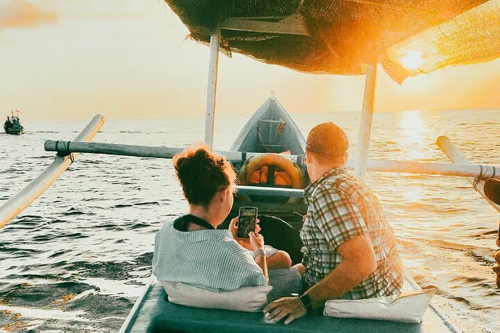 Sunset Cruise to Uluwatu Cliffside: Golden Horizon & Jimbaran Seafood Dinner