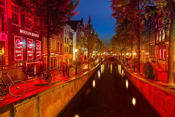 Private Red Light District Tour Amsterdam: Guided Cultural Walk & Nightlife Insights