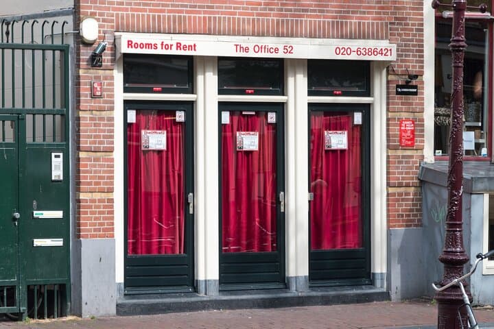 Private Red Light District Tour Amsterdam: Guided Cultural Walk & Nightlife Insights photo 5