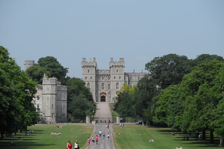 Windsor, Stonehenge & Winchester: Private Day Tour with Entry Passes