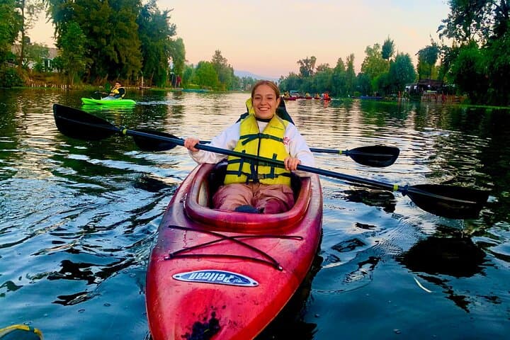 Sunrise Kayak Tour in Xochimilco Canals: Paddle Through Chinampas & Isla de las Muñecas photo 2