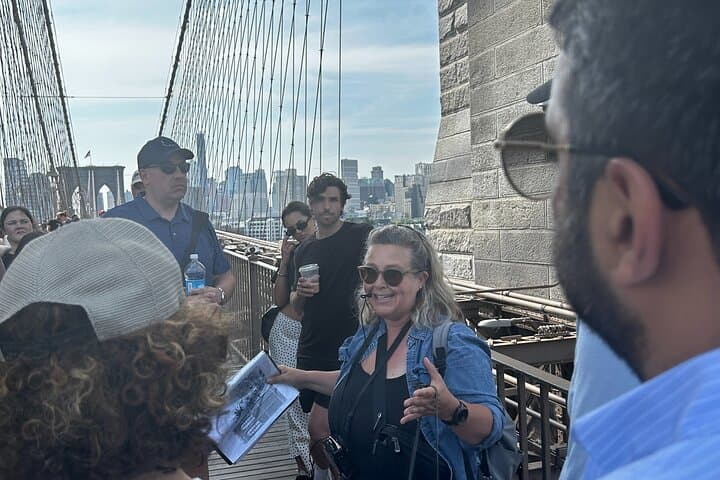 Brooklyn Bridge to DUMBO Walking Tour: Brooklyn Heights & East River Views photo 2