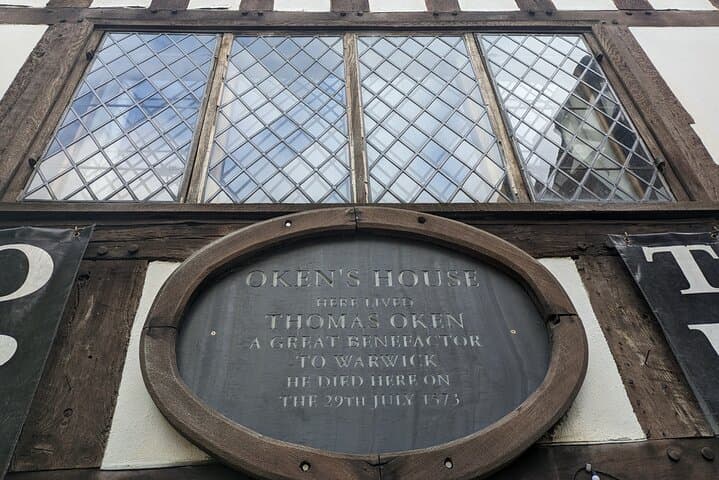 Warwick Scavenger Hunt: Self-Guided Walking Tour of Castle and Hidden Gems photo 2