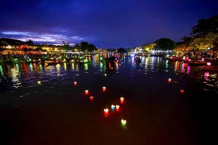 Hoi An Night Lantern Boat Ride: Private Hoai River Lantern Release Experience