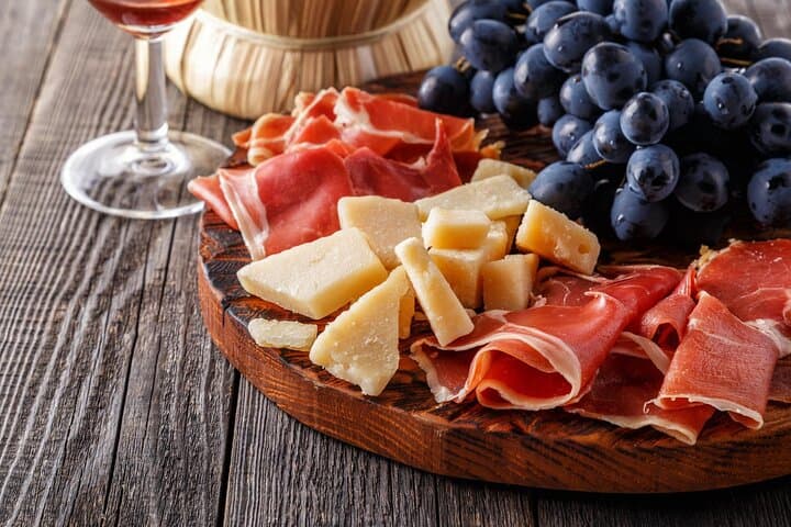 Klis Fortress & Soparnik: Game of Thrones Tour with Authentic Dalmatian Food and Wine photo 5