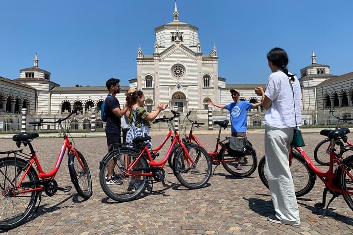 Milan Bike Tour: See the Duomo, Navigli & Brera in 3 Hours photo 3
