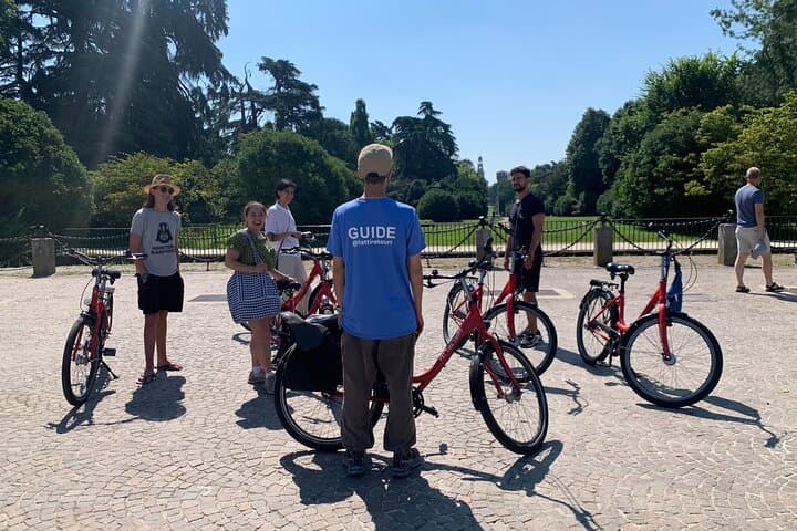 Milan Bike Tour: See the Duomo, Navigli & Brera in 3 Hours photo 4