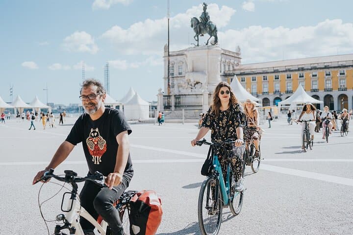 Lisbon Essential E-Bike Tour: City Viewpoints & Historic Quarters