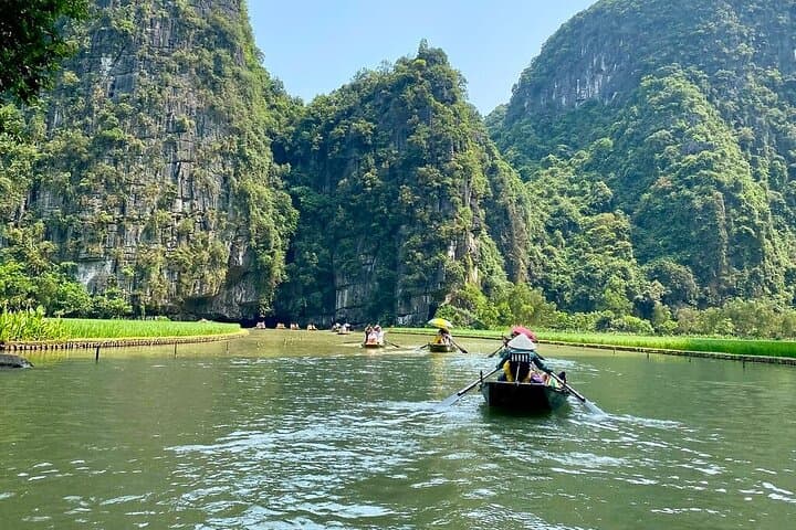 Ninh Binh Highlights Tour: Hoa Lu, Mua Cave, Tam Coc & Bich Dong photo 4