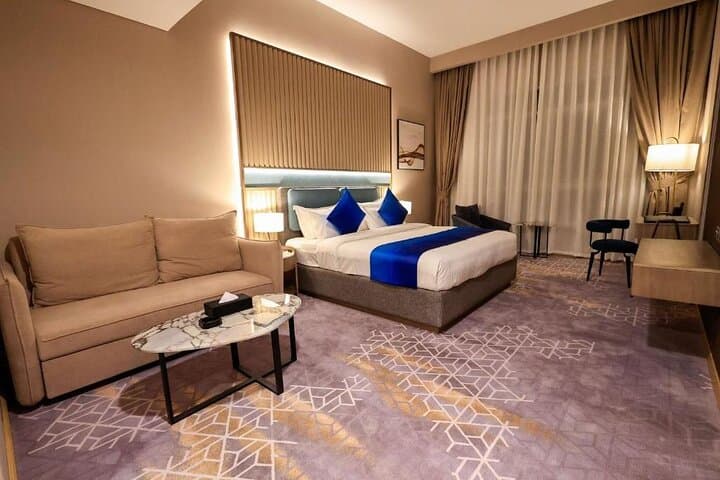 4-Day Dubai Transit Tour: Desert Safari, Burj Khalifa & Marina Cruise photo 2