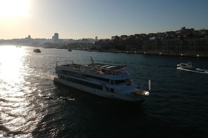 Bosphorus Daytime & Sunset Sightseeing Cruise with Audio Guide photo 4