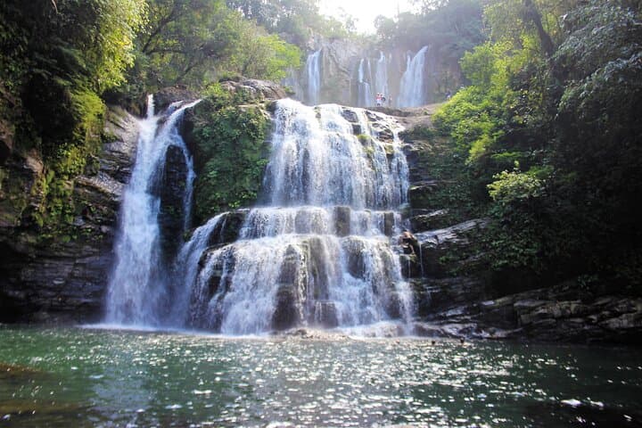Nauyaca Waterfalls Hike from Quepos: 7 km Rainforest Walk to Twin Falls