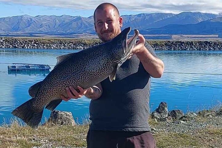 Lake Tekapo 2-Hour Guided Trout and Salmon Fishing Experience photo 2