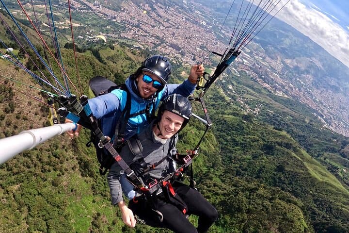 Paragliding Over Medellín: Tandem Flights from San Félix with GoPro photo 2