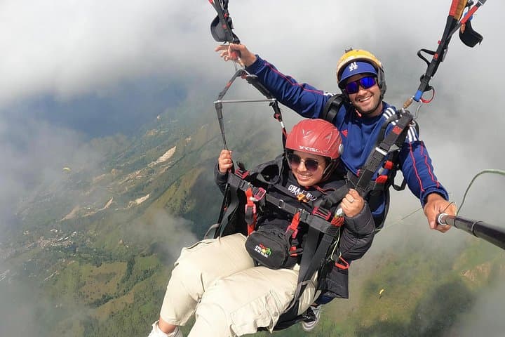 Paragliding Over Medellín: Tandem Flights from San Félix with GoPro photo 3