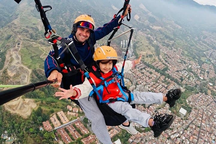Paragliding Over Medellín: Tandem Flights from San Félix with GoPro photo 4