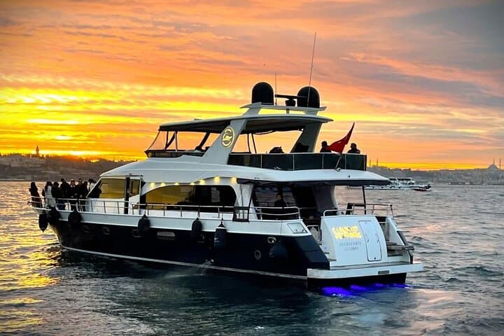 Bosphorus Sunset Cruise Guide: Snacks, Drinks, and Landmark Views