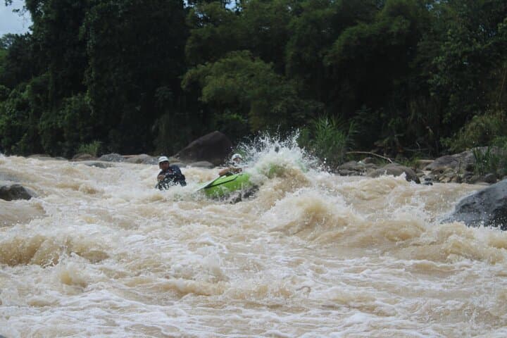 Whitewater Rafting Rio Naranjo: Class III+ Quepos Adventure photo 6