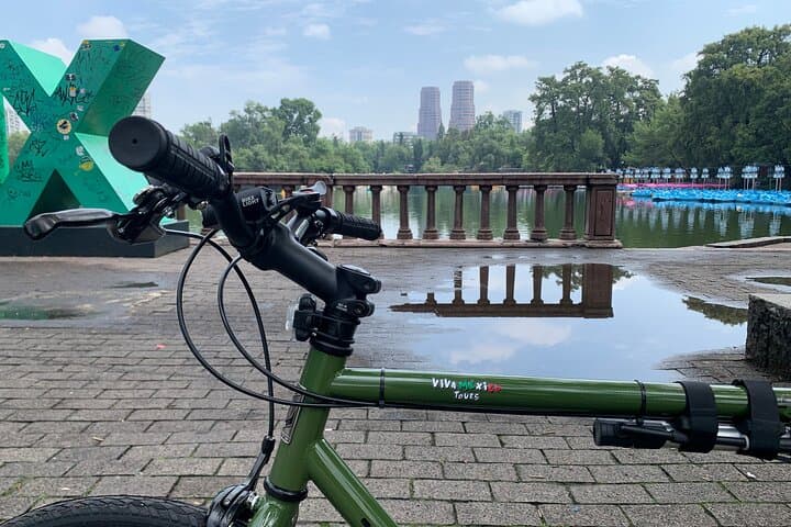 Guided Bike Tour Through La Roma and La Condesa — Mexico City Cycling Experience photo 3