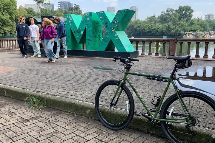 Guided Bike Tour Through La Roma and La Condesa — Mexico City Cycling Experience photo 4