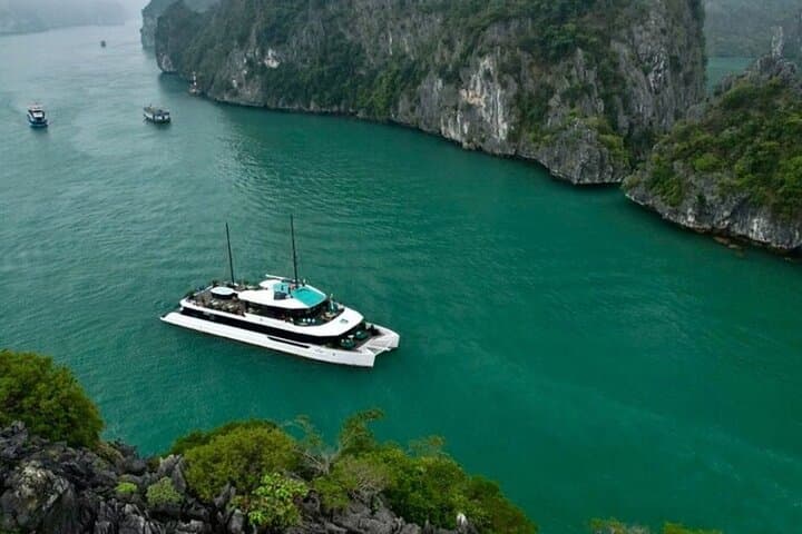 Premium 5-Star Day Cruise: Halong & Lan Ha Bay Luxury Day Trip