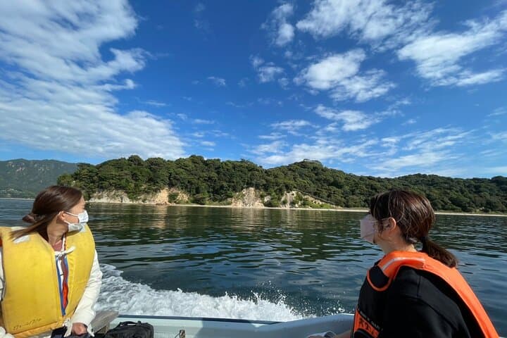Circle Miyajima: 3-Hour Nanaura Boat Tour with Anago Bento photo 4