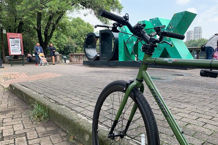 Guided Bike Tour Through La Roma and La Condesa — Mexico City Cycling Experience photo 2