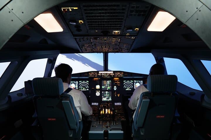Pilot for a Day: Flight Simulator Experience in Seville photo 2