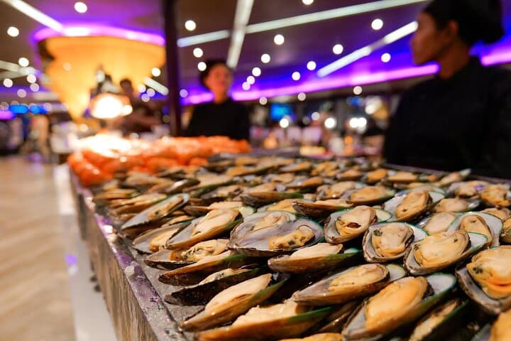 Bangkok Opulence River Dinner Cruise: Seafood Buffet & Nighttime Skyline photo 6