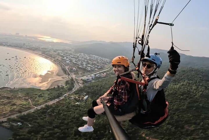 Private Paragliding Over Son Tra (Monkey Mountain) — Da Nang Extended Flight photo 3