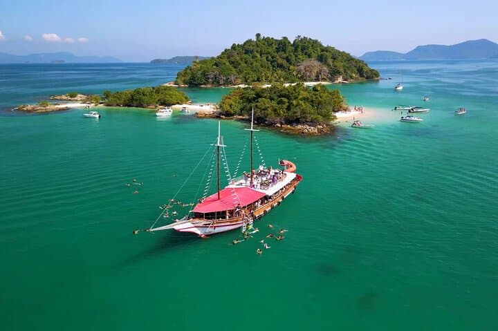 Island-Hopping Angra dos Reis & Ilha Grande: Blue Lagoon, Araçá and Japariz Day Cruise photo 6