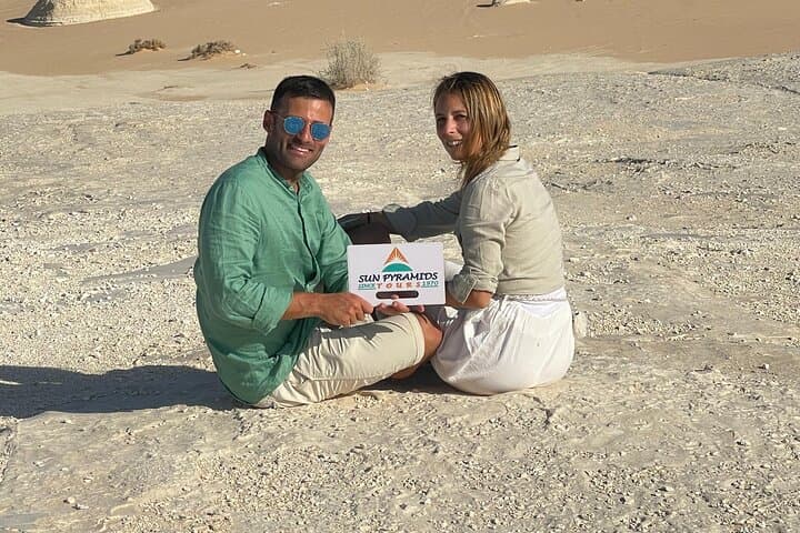 White Desert & Bahariya Oasis: Private Day 4x4 Adventure from Cairo