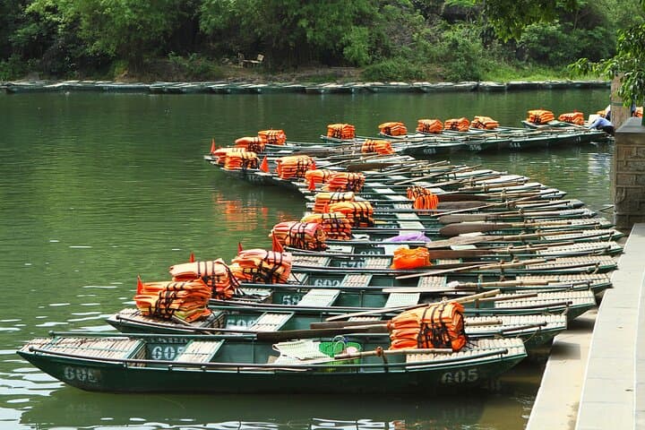 Hanoi to Ninh Binh: Hoa Lu Ancient Capital & Tam Coc Boat Trip photo 6